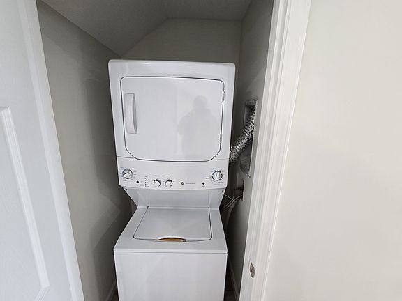 2BR-2.5BA Townhome Stack Washer & Dryer on Main Floor