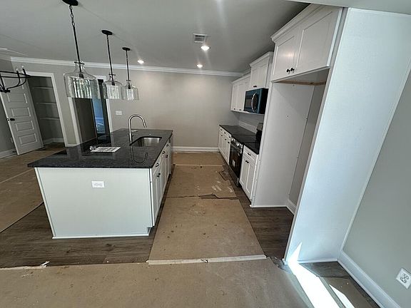 4th image of 130 Young Ln
