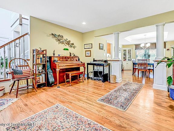 5th image of 307 Riverside Dr