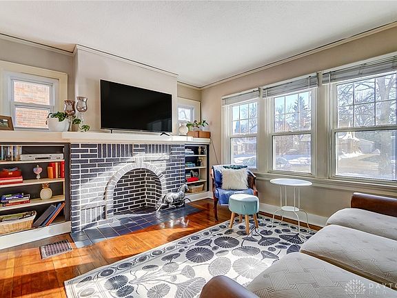 5th image of 327 Claranna Ave