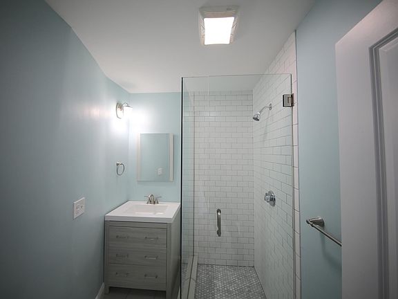 4th image of 79 Lloyd Ave #Ave77b