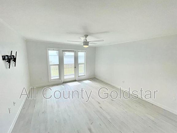 3rd image of 4410 Warren Ave APT 104