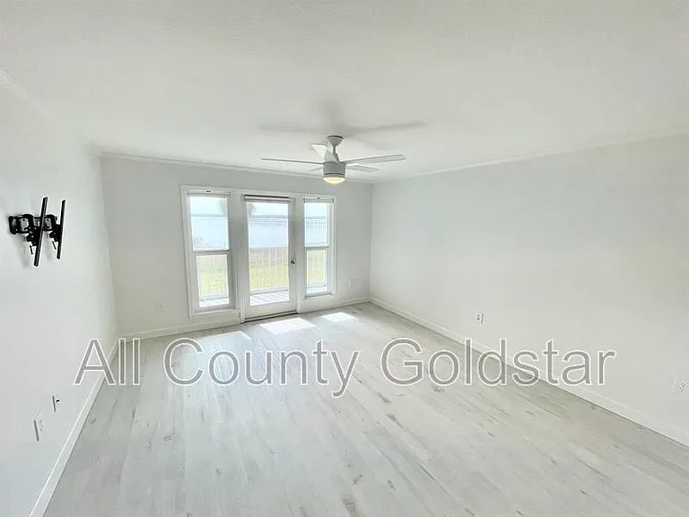 4410 Warren Ave #104 — Photo 3