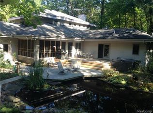 7887 Teahen Rd, Brighton, MI 48116