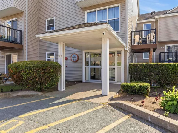 75 Collins Grv #107, Halifax, NS B2W 6B3