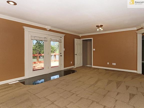 3rd image of 104 SE Bordner Ct