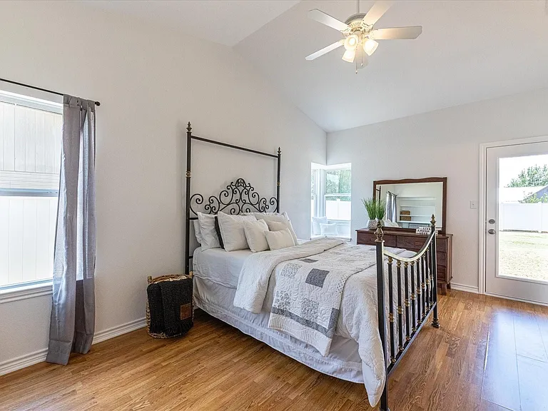 508 Pine Ln — Photo 24