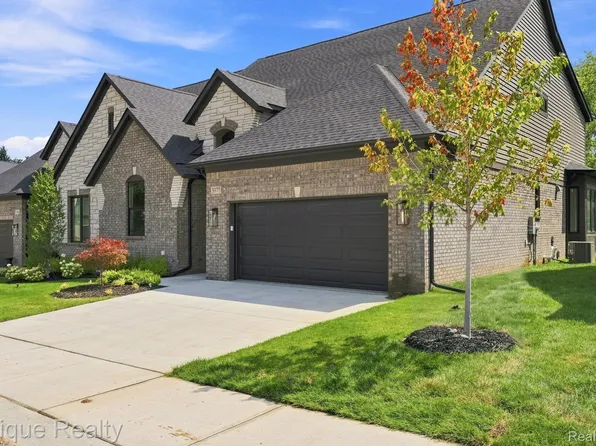 3377 Brookdale Ln #13, Lake Orion, MI 48360