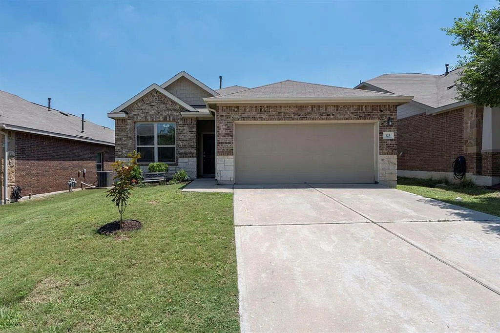 3 bed, 1544 sqft, $2,100 — Photo 1