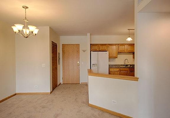3rd image of 2919 N Harlem Ave APT 208