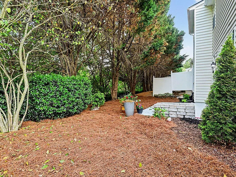 3110 Elm Tree Ln — Photo 24