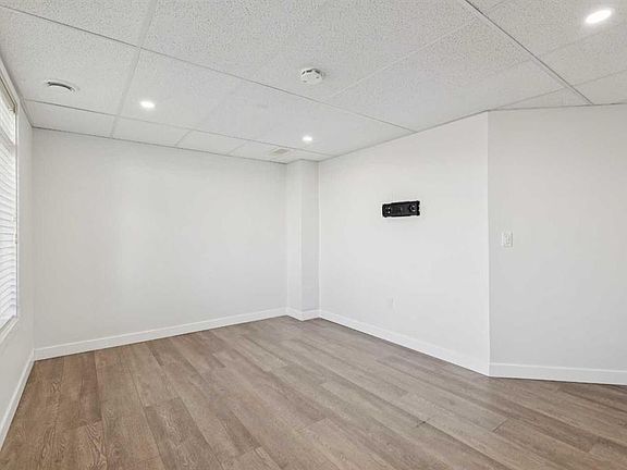 4th image of 409 W Copperpond Lndg SE