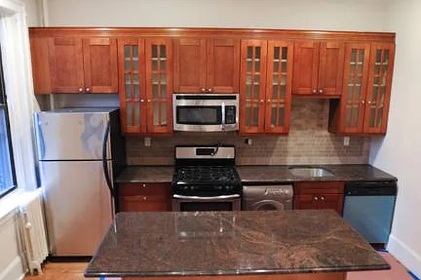 Rented by Perry Associates NYC Inc | media 39