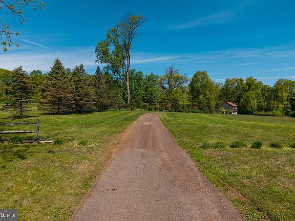 2nd image of 533 Mount Pleasant Rd