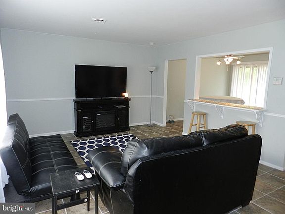 3rd image of 6 Yosemite Ln