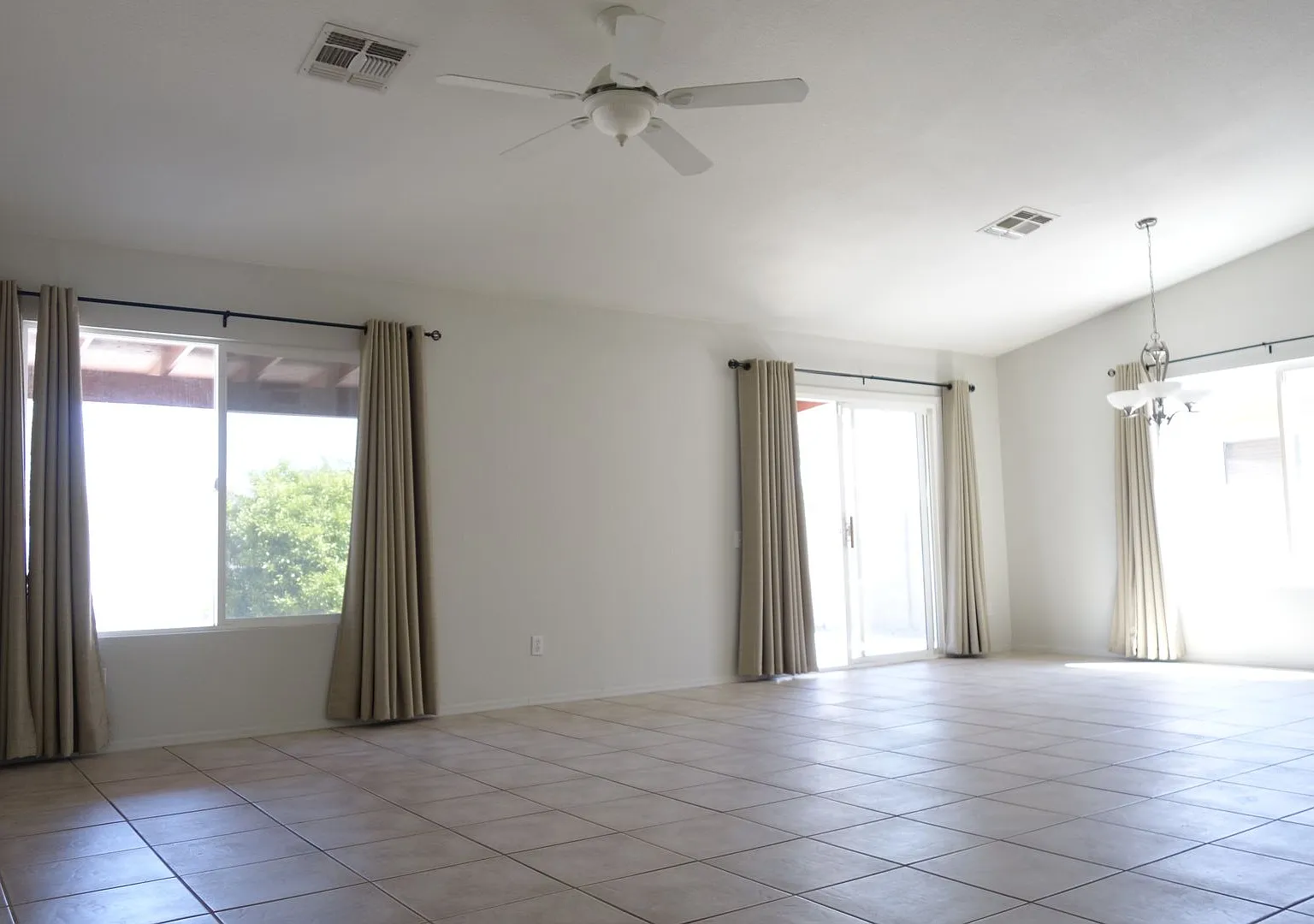NW (Silverbell and Continental Reserve) 3 bedroom, 2 bath house with a/c garage and fenced yard! — Photo 3
