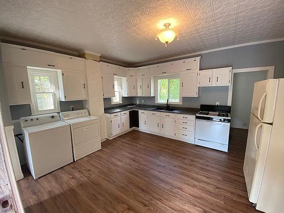 3rd image of 1316 5th St #1