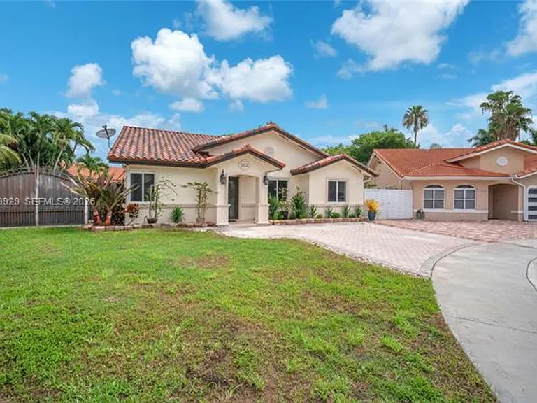 15715 SW 76th Ter — Photo 3