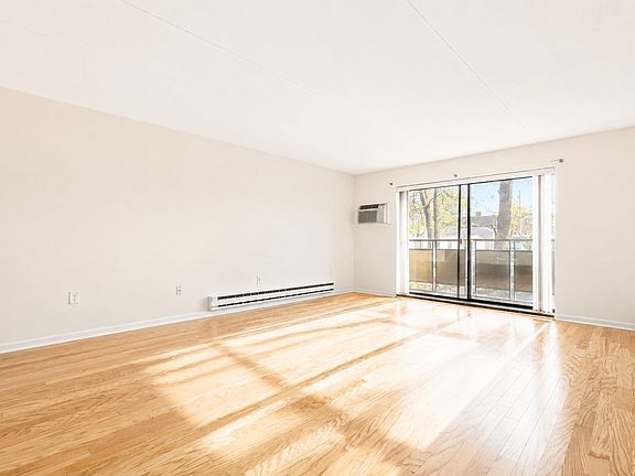 3rd image of 100 Lexington St APT B8