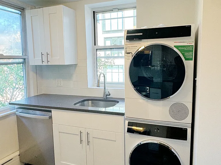 530 Driggs Ave #2L — Photo 4