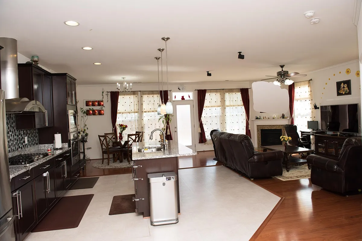 living room and kitchen - 41929 Stoneyford Ter