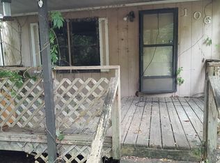 106 Riverside Ave, Satsuma, FL 32189