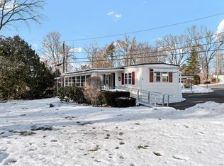 3 Sundeck Ter, Southington, CT 06489