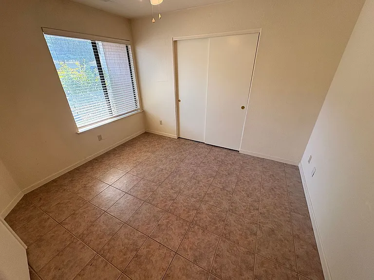 2131 N Tracy St — Photo 5