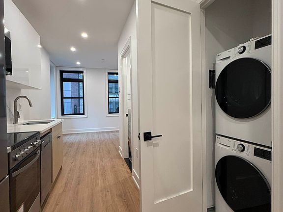 3rd image of 307 W 39th St #4A