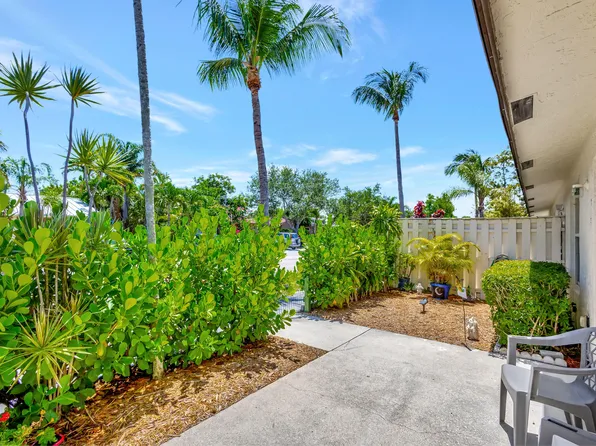 1919 Doffer Ln, North Palm Beach, FL 33408