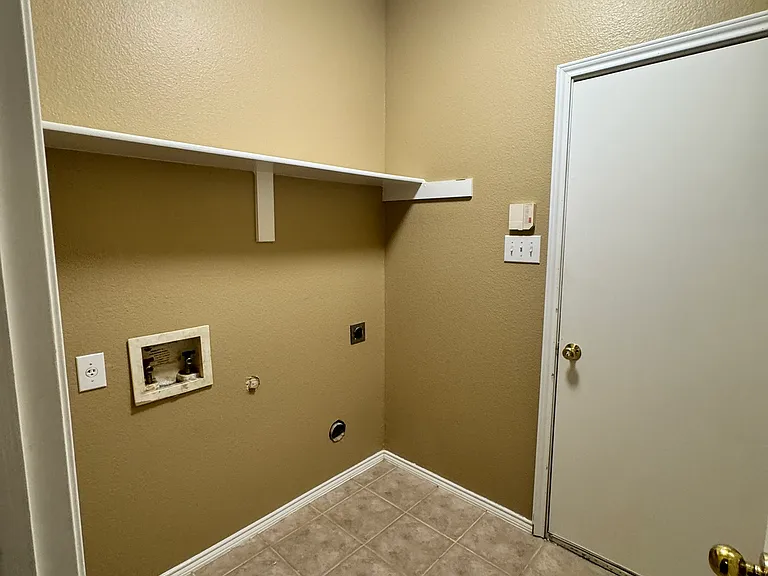304 Patricia Ln — Photo 12