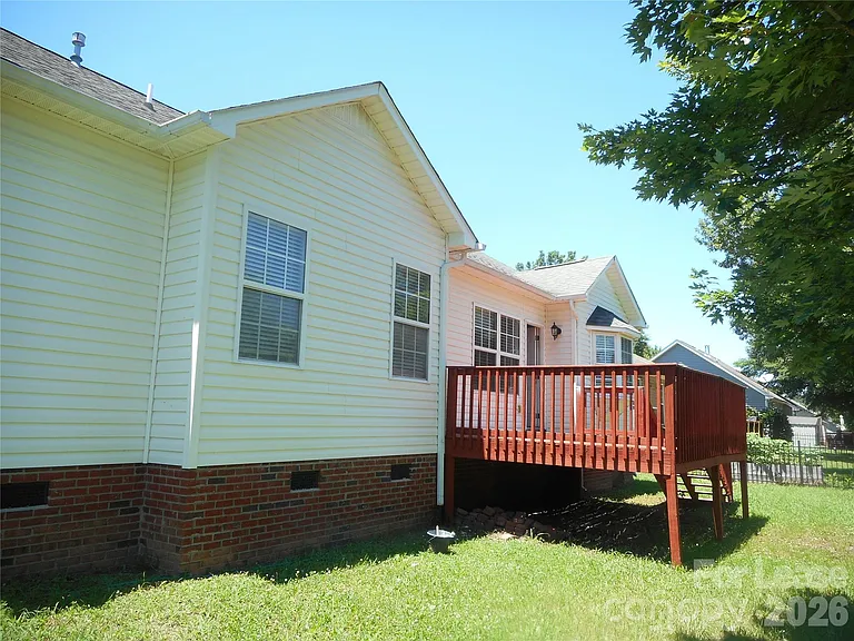 1128 Steele Meadows Dr — Photo 10