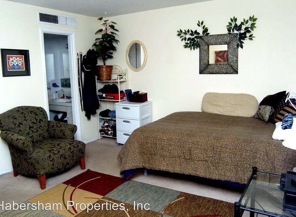 2nd image of 60 12th St NE APT A1