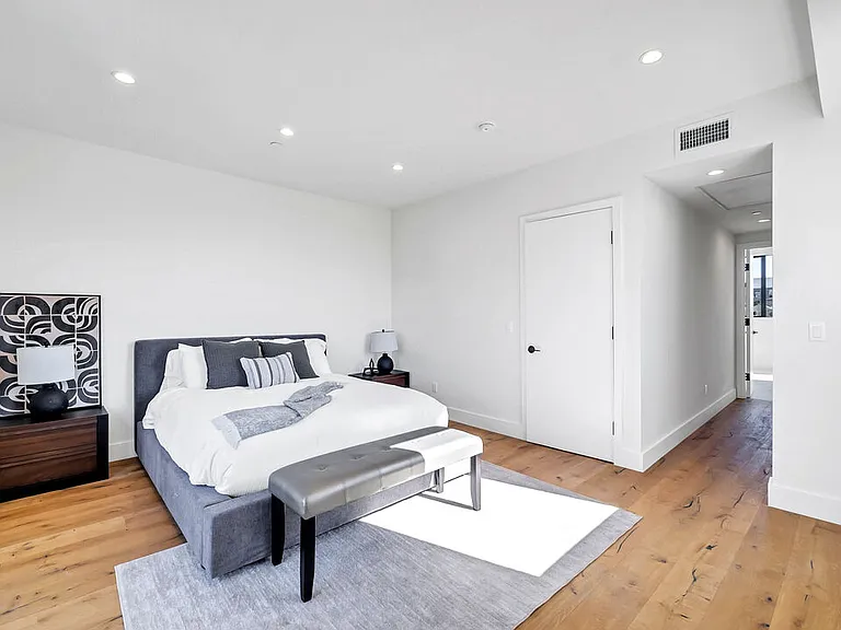 1123 N Formosa Ave #3 — Photo 16
