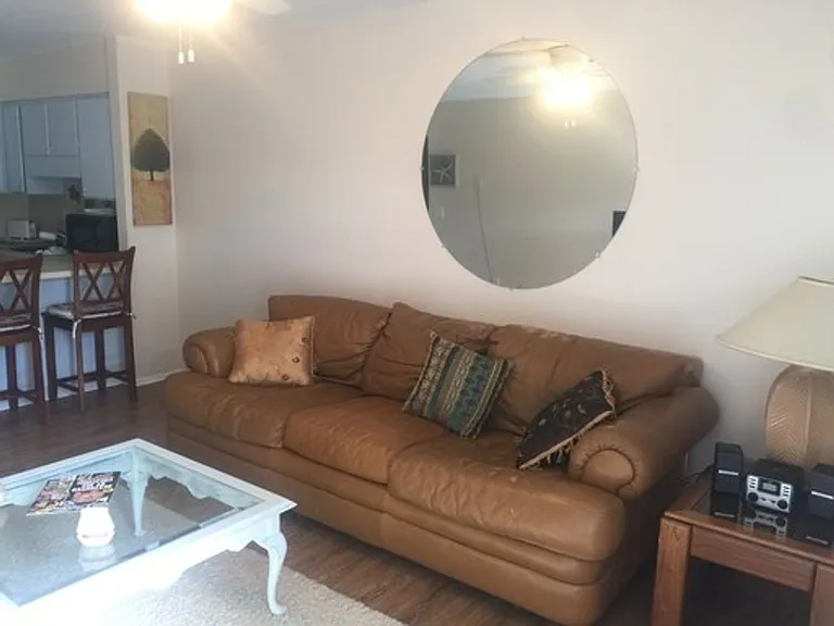 810 Kings Ct #B — Photo 3