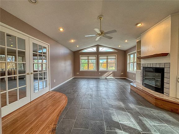5th image of 985 11th Avenue