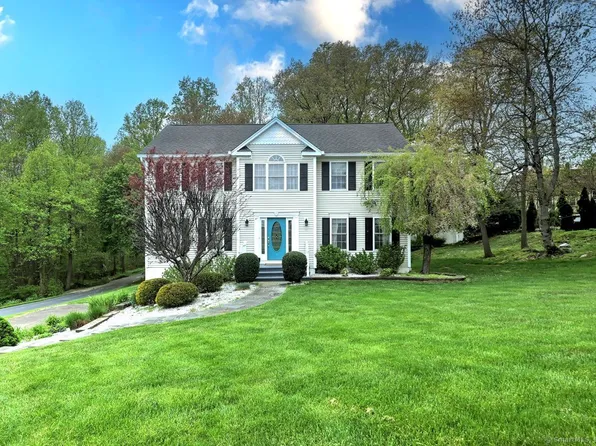 16 Jeanetti Drive, Derby, CT 06418