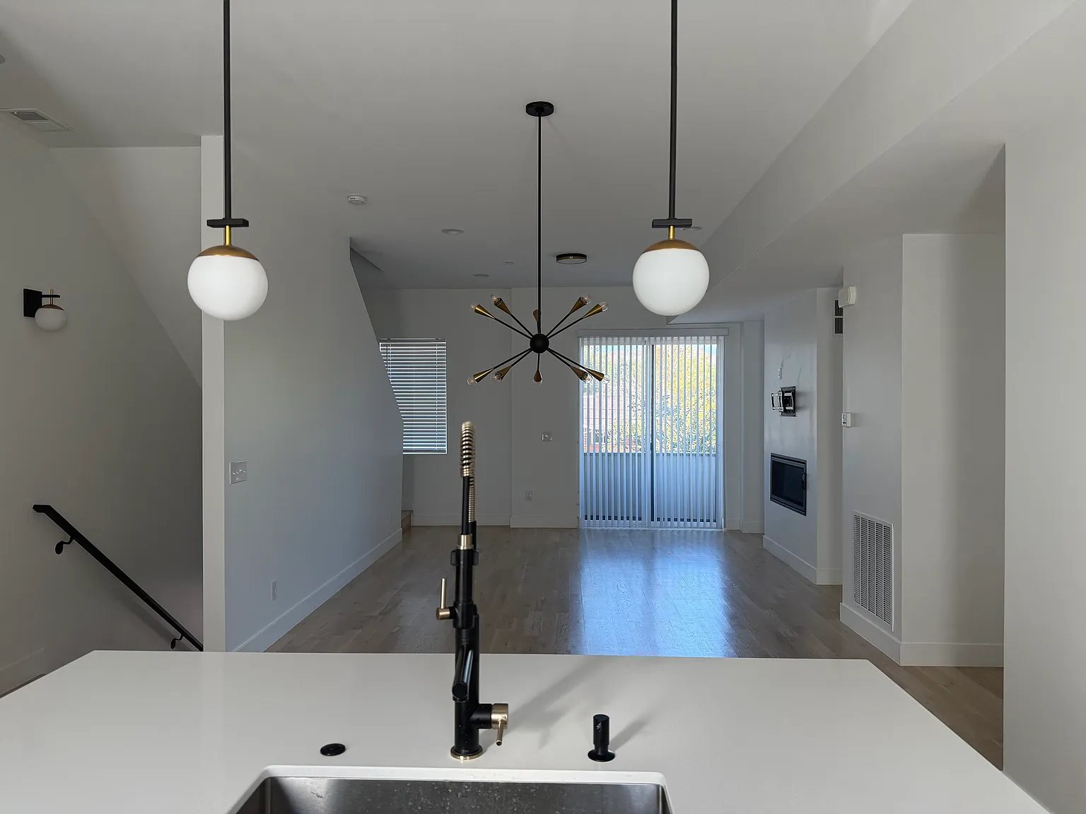 3 bed, 3.5 bath, 1815 sqft, $3,350 — Photo 4