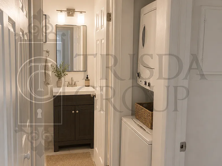 Available Oct 1st Renovated Mt Lebanon 1 Bedroom / 1 Bath Apt+ w/Garage, In Unit Laundry, HW Floo... — Photo 7