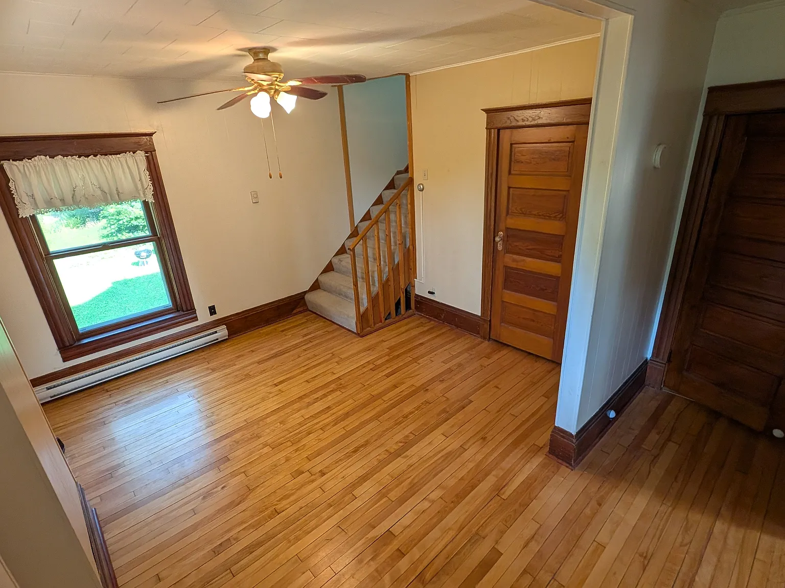 2 bed, 1500 sqft, $1,300 — Photo 3