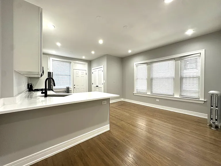 5454 N Paulina St #1 — Photo 10