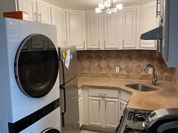 3rd image of 14477 Barclay Ave APT 6A