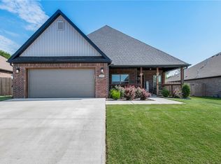 413 Ramsey St, Gentry, AR 72734