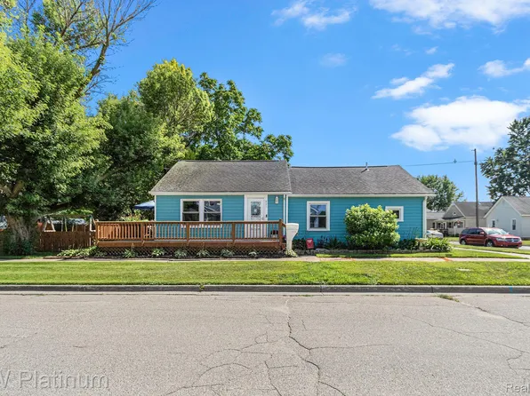 661 Westminister St, Marine City, MI 48039