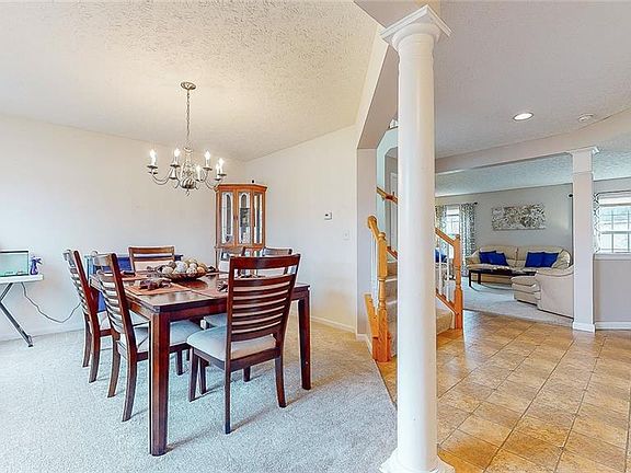 5th image of 999 Wrens Hollow Cir