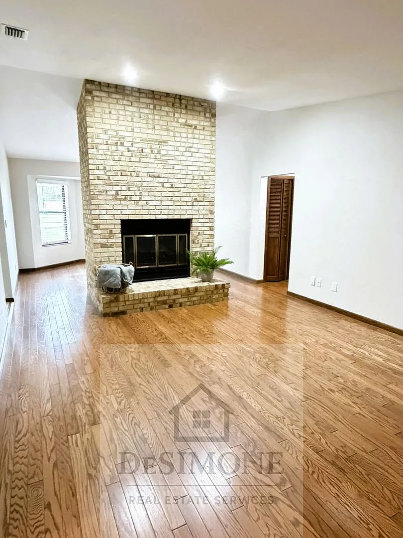 Spacious 3BR Home in Country Oaks Close to West Marion Hospital, Shopping, Dining & WEC — Photo 3
