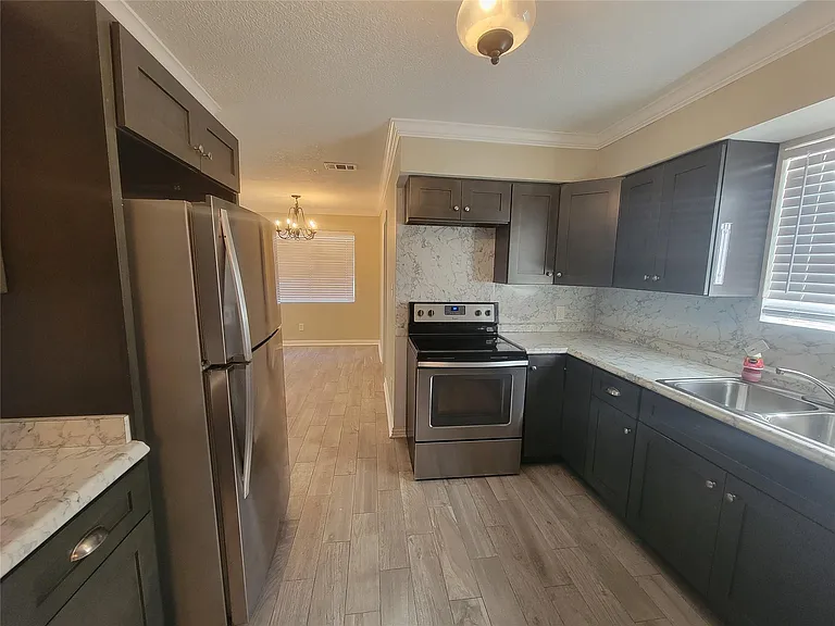 4015 Chapel Square Dr — Photo 10
