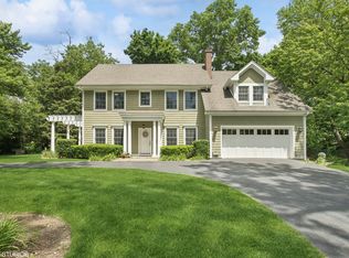 104 Walnut St, Clarendon Hills, IL 60514