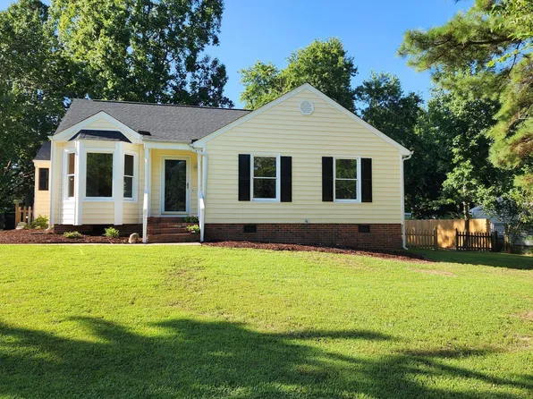 104 Pineview Dr, Zebulon, NC 27597