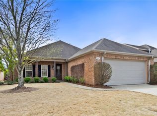 807 Greenbriar Pl, Northport, AL 35473